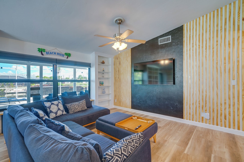 Canal-front Gem w/ Hot Tub, Foosball in Cape Coral