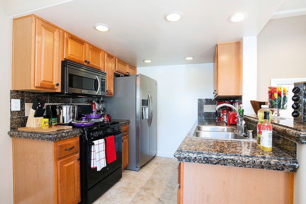 Multi-level 2br-fast Wifi-free Parking -cm-1