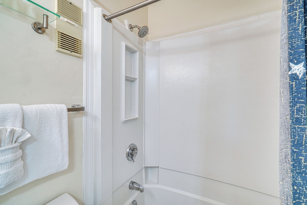 Indoor & Outdoor Pool Access! Condo 3 Mi to Gsmnp
