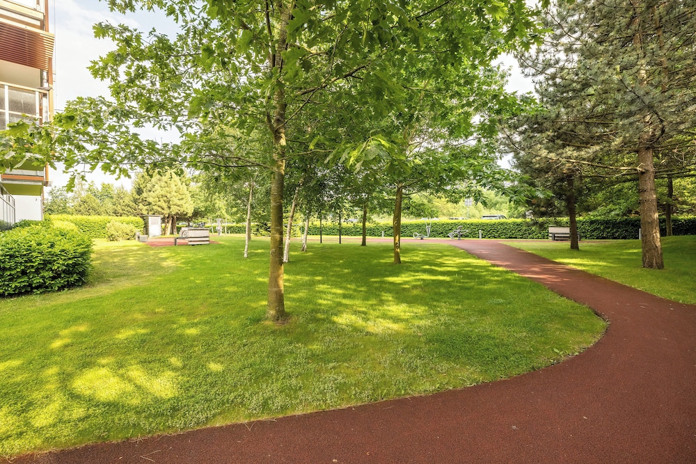 Apartment With Outdoor Gym by Renters view 2