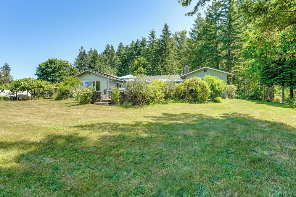 Oregon Farmhouse Hideaway on 53 Acres