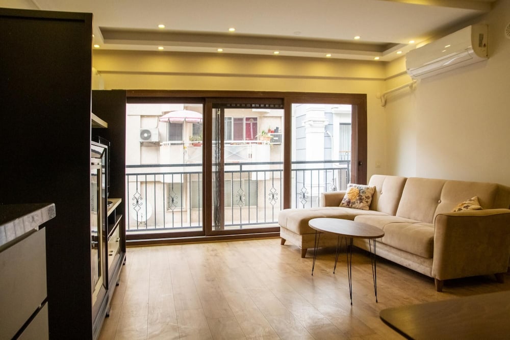 Cozy and Central Flat Near Shore in Karsiyaka view 2