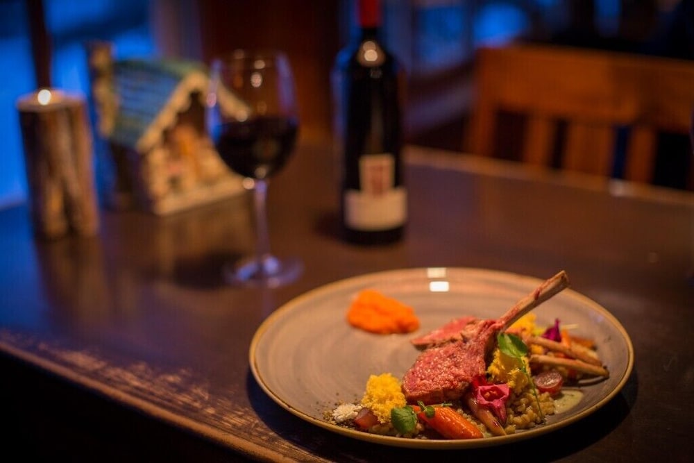 Storm Mountain Lodge Cabins & Dining