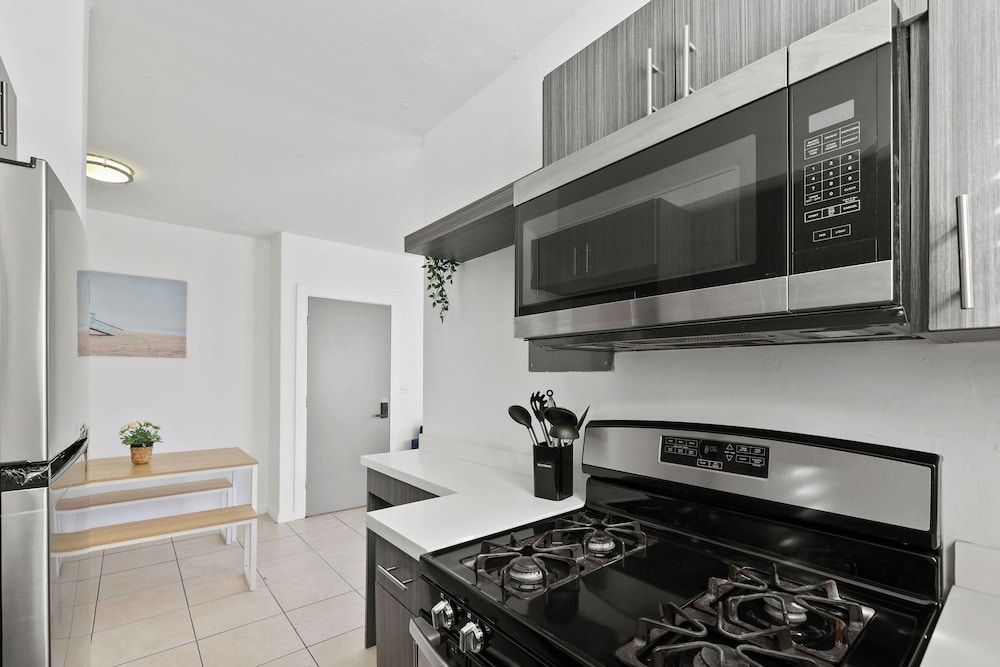 Harding Avenue Apartments by Andes STR