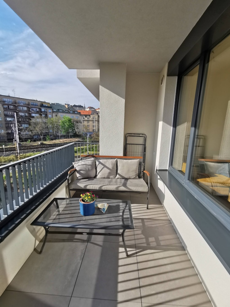 Free Parking, Center Location, Nuslesky Pivovar Sunset Balcony Home