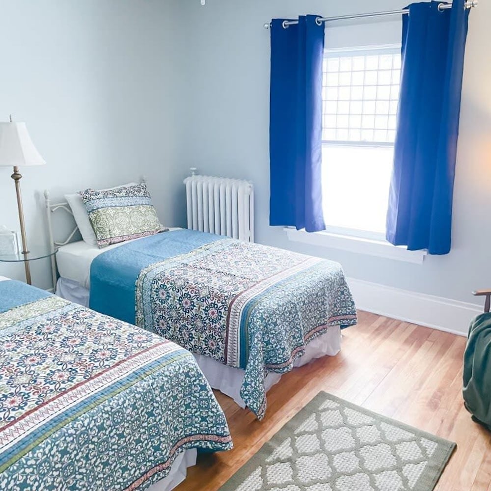 4BR 2BA Home in Charming St Paul - Sleeps 10