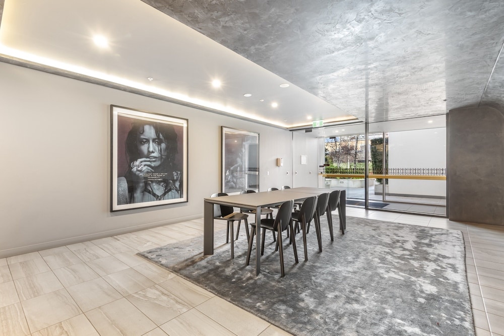 Brighton 1-bed Apartment With Balcony & Parking