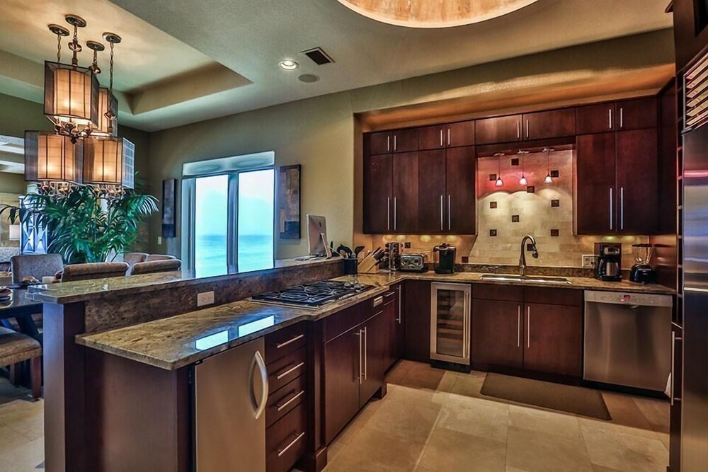 Ocean Paradise 4 Bedroom Holiday Home by Five Star Properties