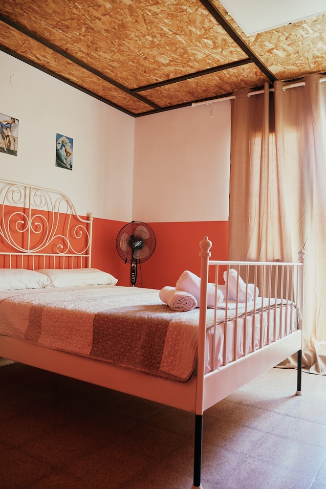 LOFT HOSTAL Group 111