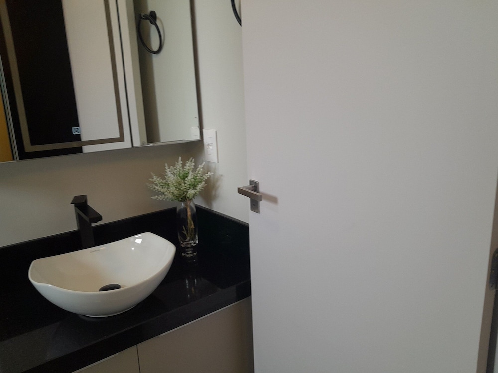 Your Exclusive Stay Just Steps From the sea in Meia Praia - FFS II