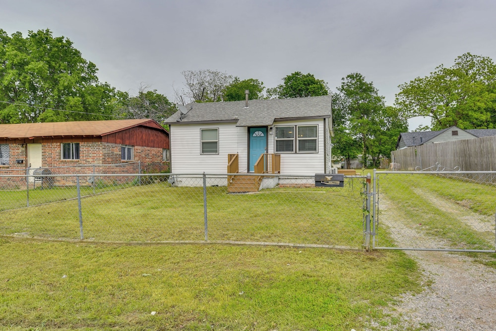 5 Mi to Dtwn Tulsa: Pet-friendly Home!
