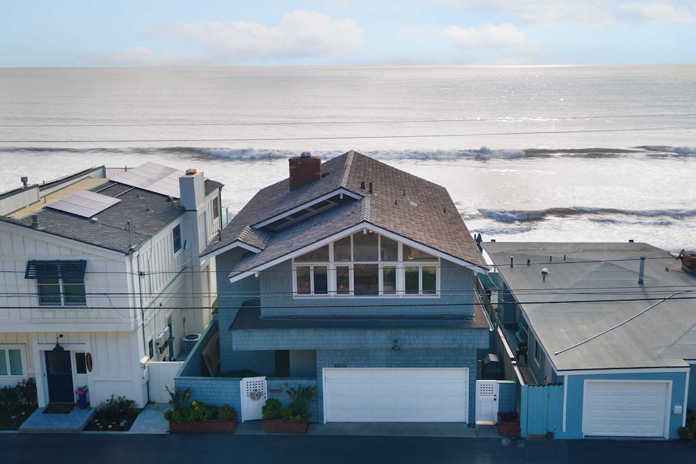 Unbeatable Beachfront Bliss w/ Ocean Views, Luxe Interiors & Patio Beach Road