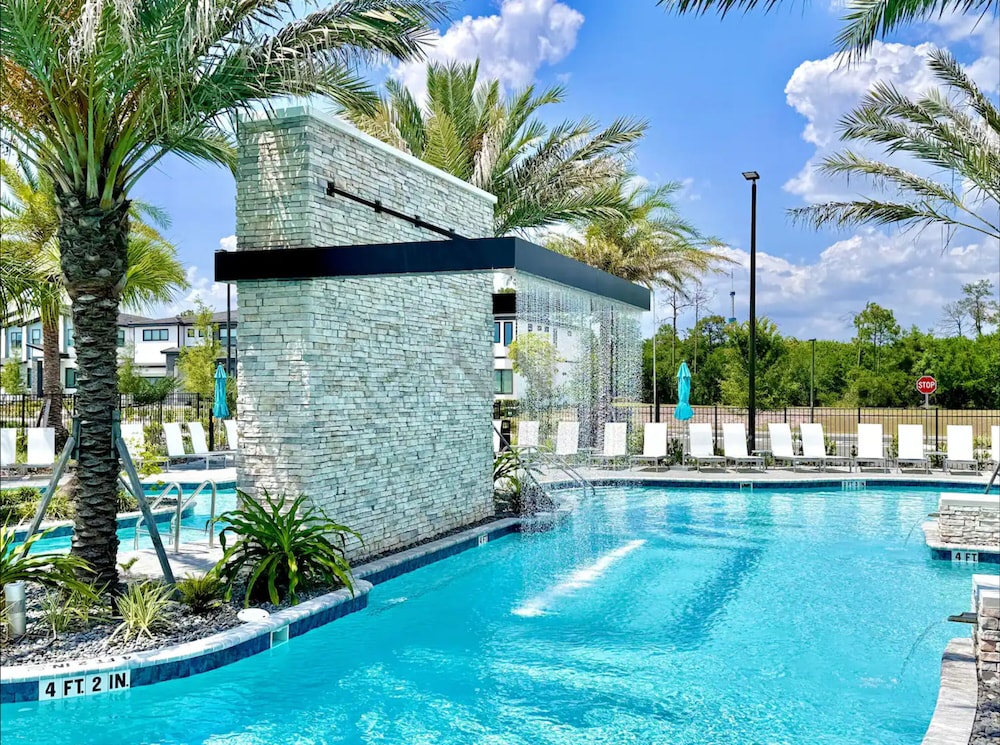 8 Bedroom Themed Rooms Huge Games Room Pool Spa