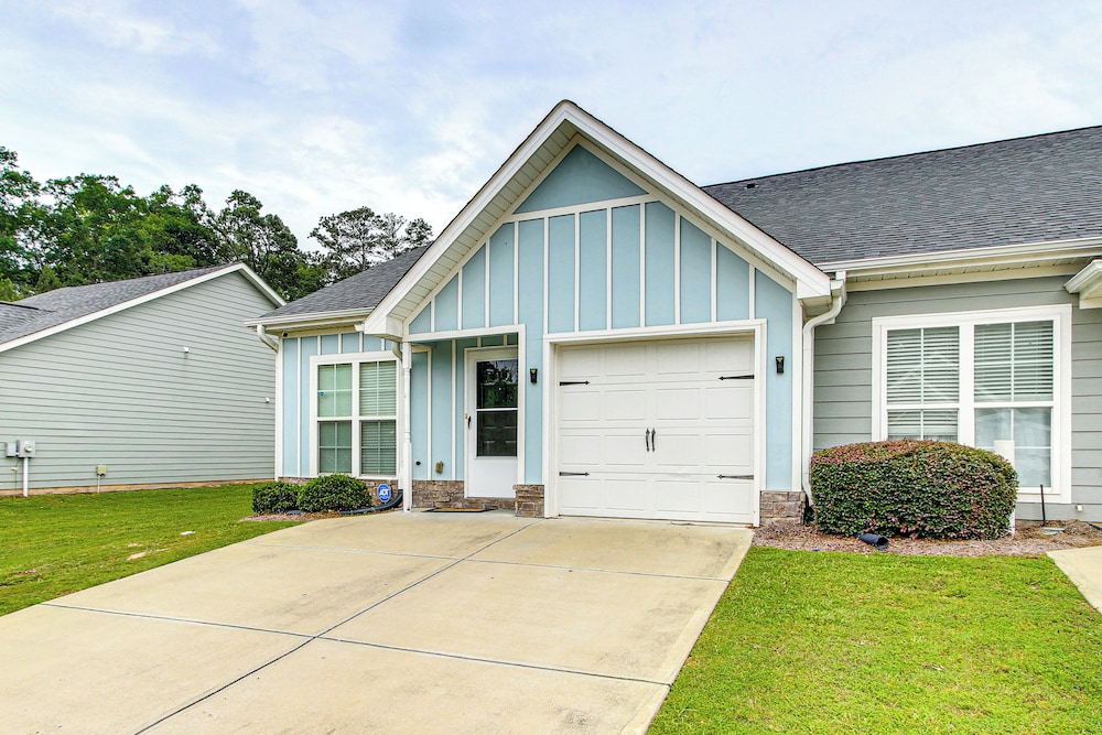 7 Mi to Dtwn Augusta: Townhome Near Shops & Eats!