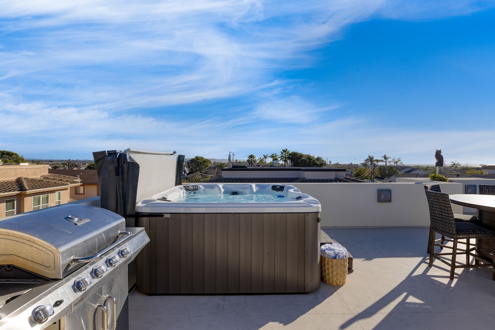 Sunset Serenity by Avantstay Rooftop w Hot Tub Fire Pit 3 Blocks to Beach