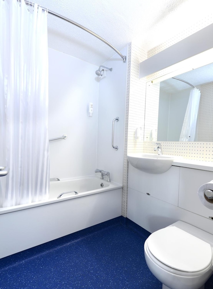 Waterford Vacations - Travelodge Waterford - Property Image 12