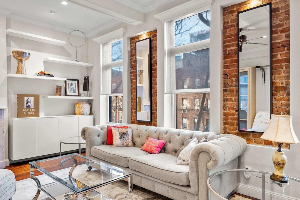 Gramercy Manor Triplex w Private Deck Garden
