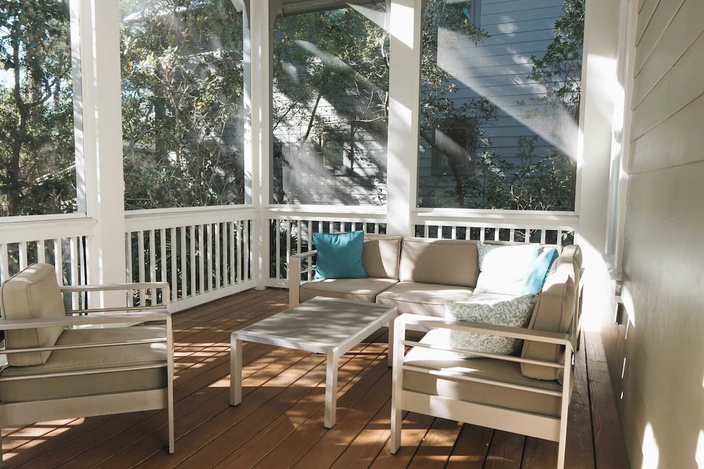 Walk to Beach, 2 Shared Pools, Enclosed Porch, Bikes 30A Hideaway by Avantstay