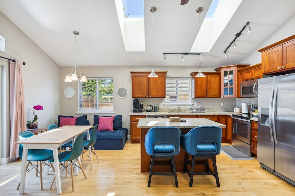 Cheery Tacoma Vacation Rental: 7 Mi to Owen Beach! - Property Image 4