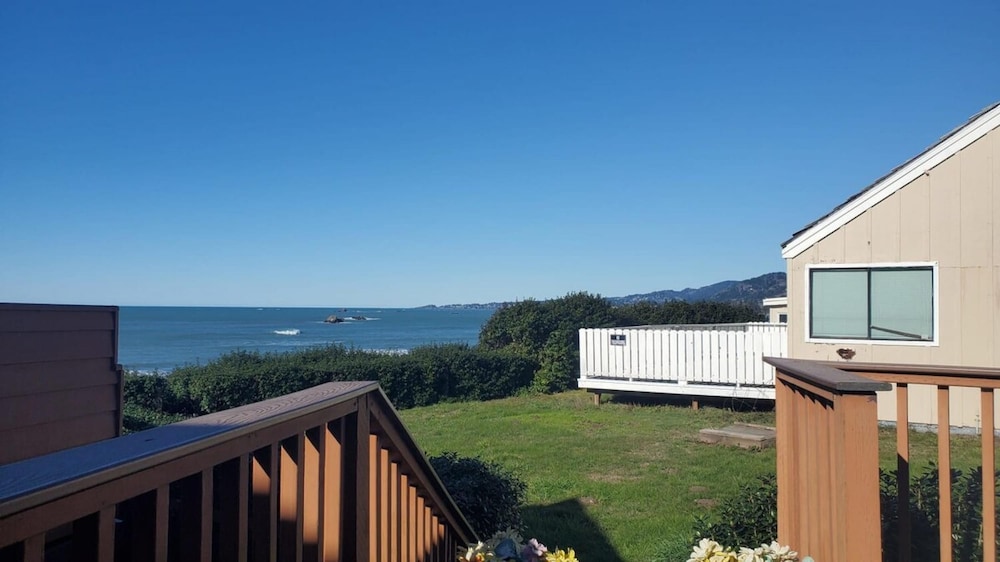 Ocean Front Cabin 1 With Jacuzzi Amazing Views