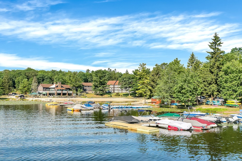 The Lodge Luxury Resort At Lake Harmony - Property Image 28
