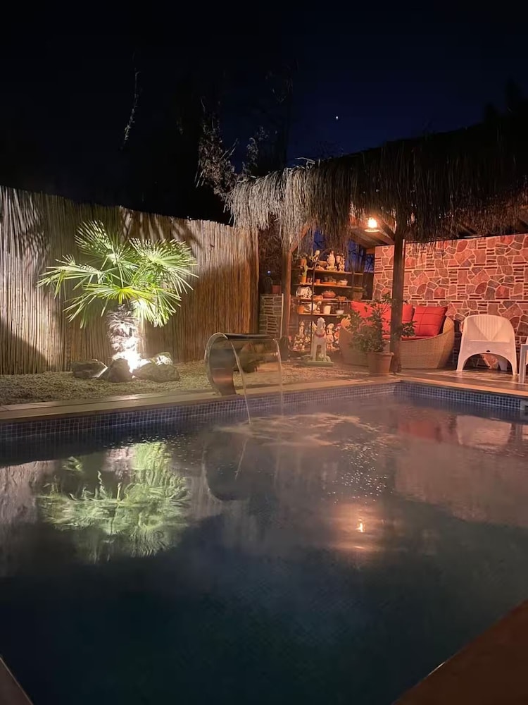 Sıcak Havuzlu Şömineli Jakuzili Villa