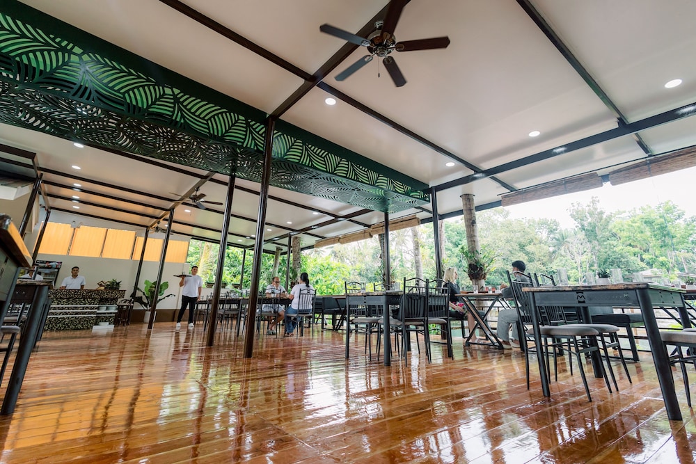 LOBOC RIVERSIDE INN and RESTAURANT