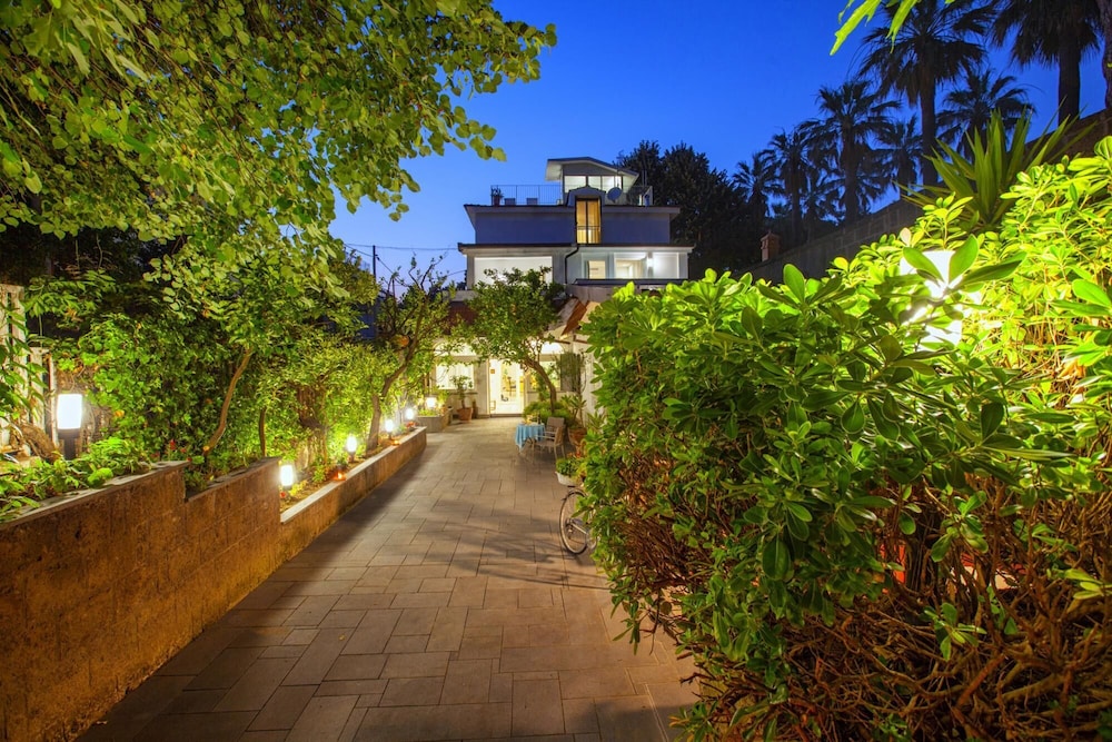 Hotel Villa Flavia in Sorrento - Image 1