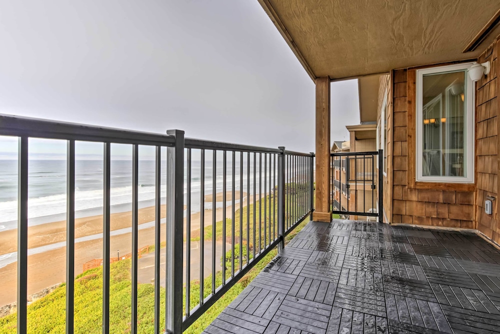 Lincoln City Condo: Pool Access, Walk to Beach!