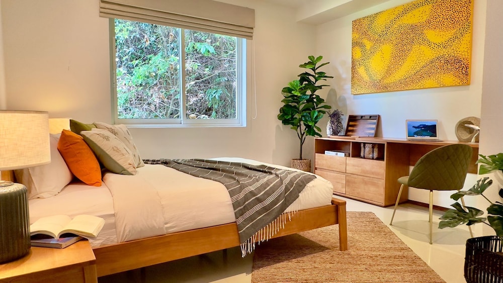 Hillside 2BR Seaview Pool Gym C258