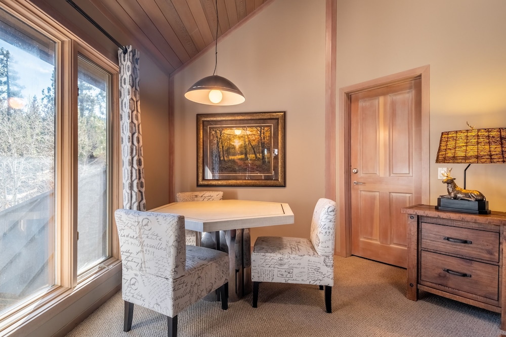 Heavenly Valley by Avantstay Home w Pool Sauna Hot Tub Game Room Tennis Crt Basketball Crt
