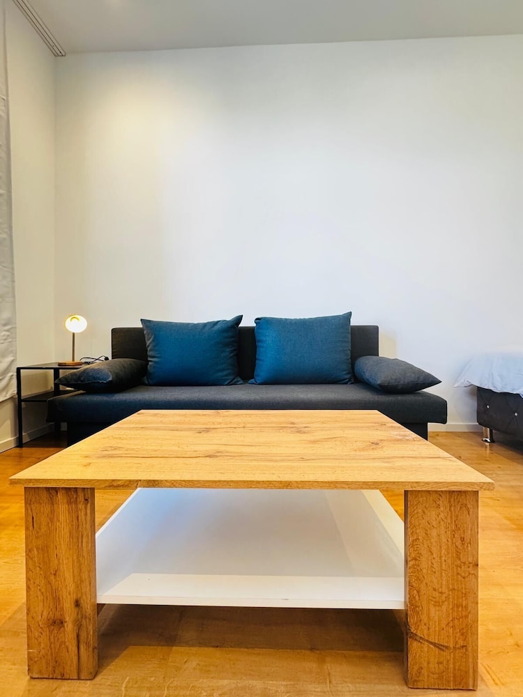 Cozy 3BR Apt Near Kaufpark Alterlaa