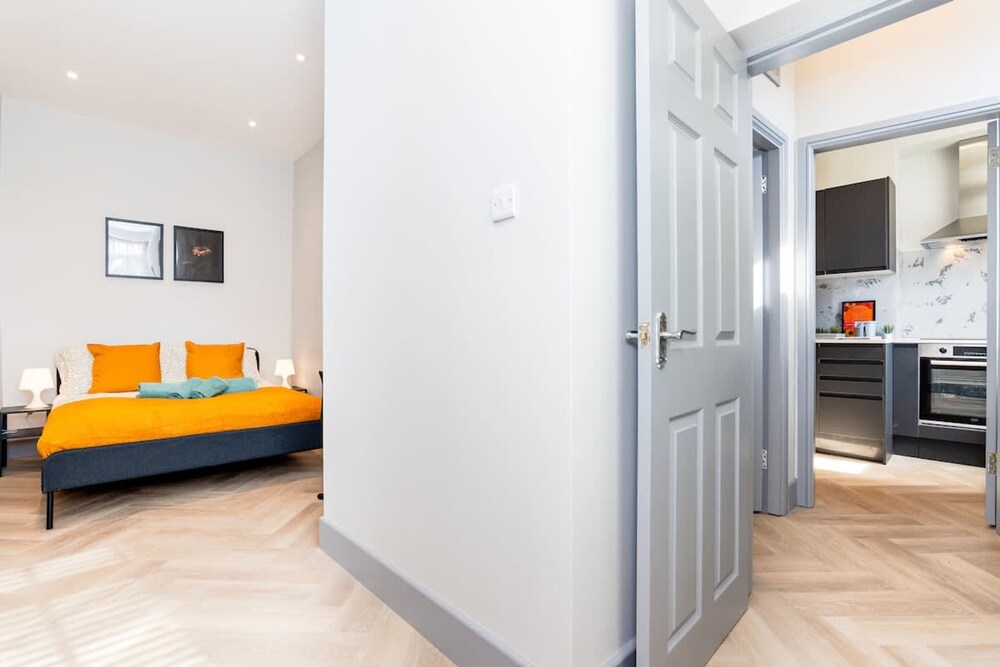 1 Bedroom Apartment-free Parking