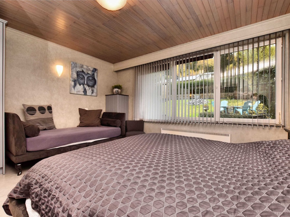 Luxurious Holiday Home with Hot Tub & Sauna in Houffalize view 4