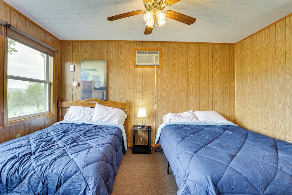 Walk to Wyalusing Beach: Cabin w/ River View!