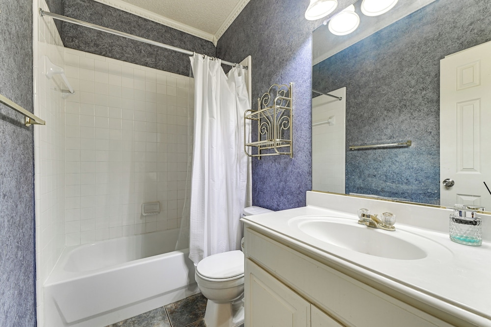 DFW Sports Hub: Home w/ Pool & Hot Tub in Frisco!