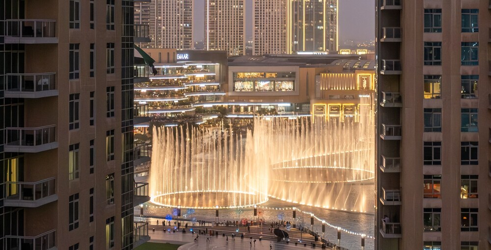 LUX  The Fountain View Suite