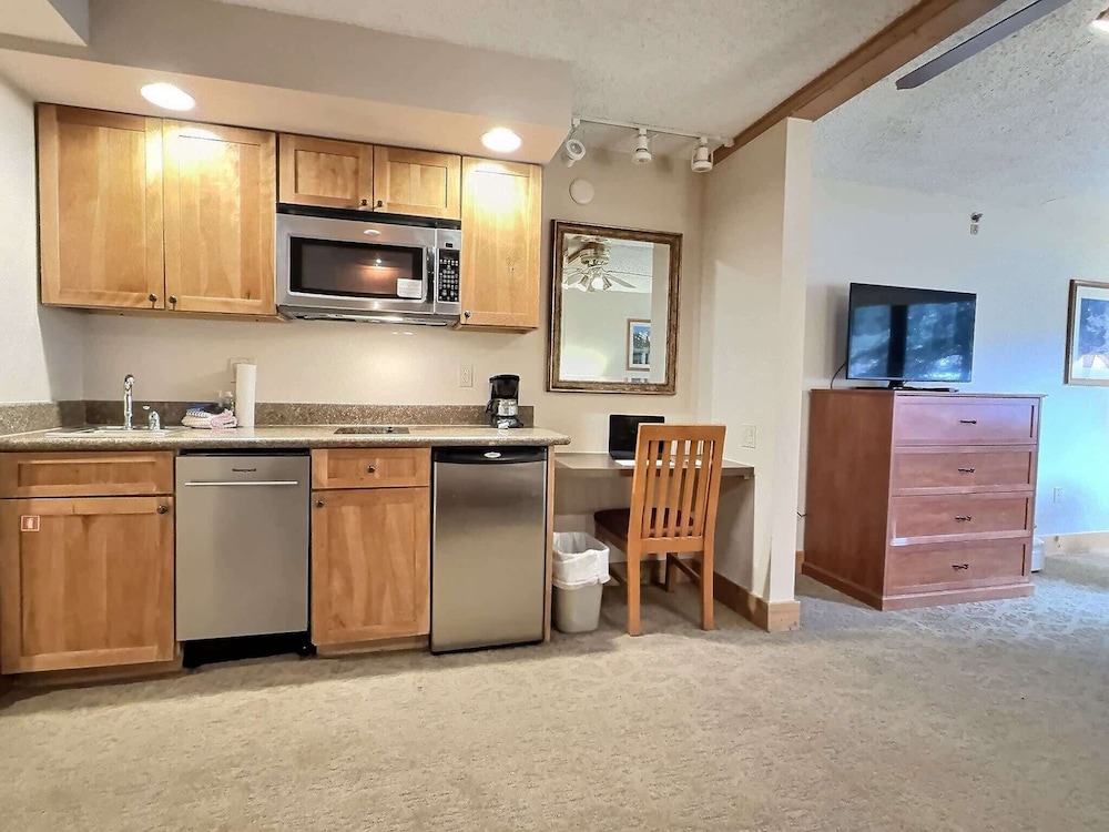 The Grand Lodge by Traverse Hospitality (No Resort Fees)