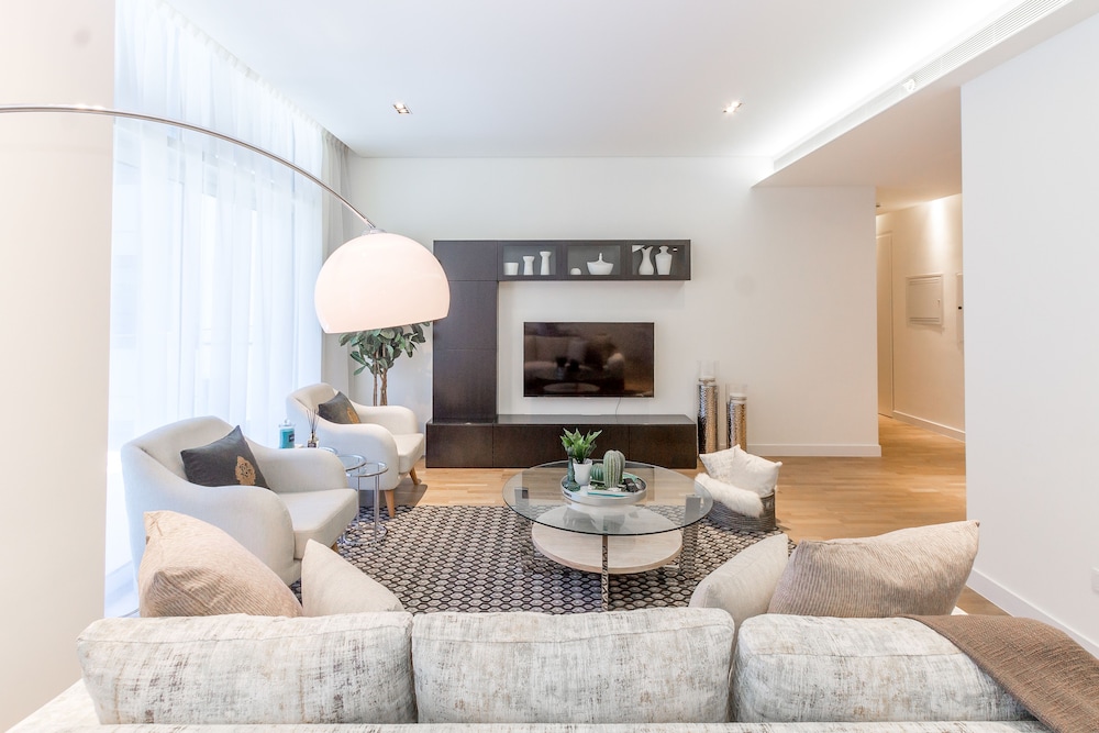 Driven Holiday Homes - City Walk 22