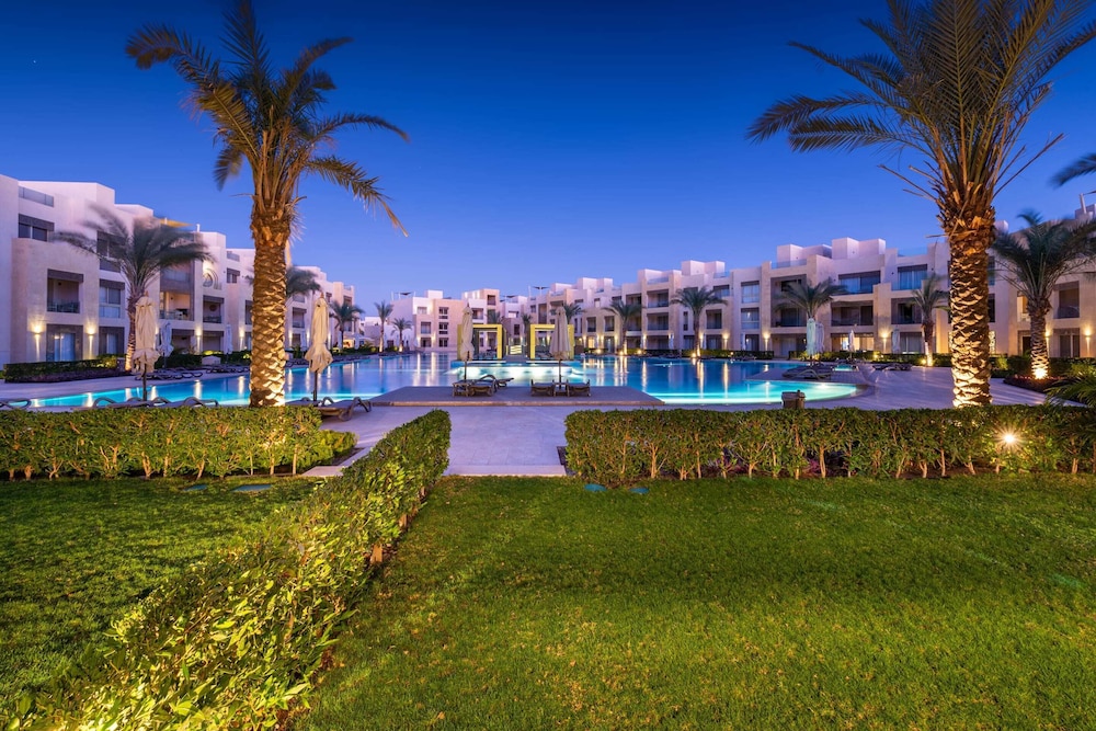 Xuru Stays I Sparky & Summery 2 BDR @ Mangroovy Free Beach & Pool Access