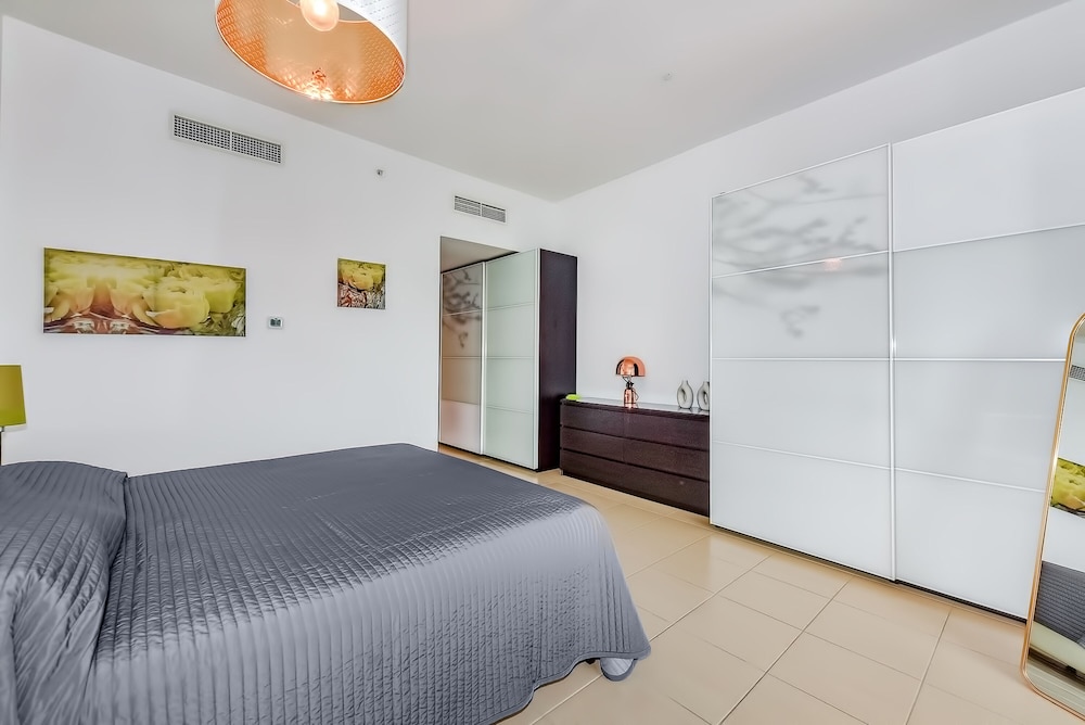 1BR Apartment with Marina View at Sadaf