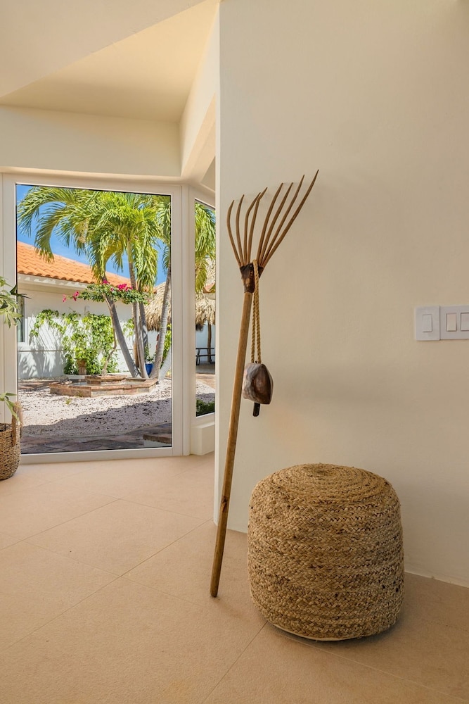 Colonial Modern Villa Sleep 14-pool Palapa Court