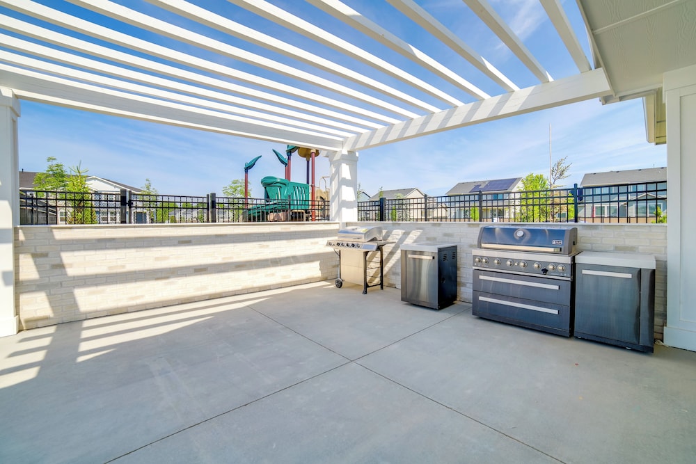Pool, Park & Peace: 'skyview Landing' in Eagle!