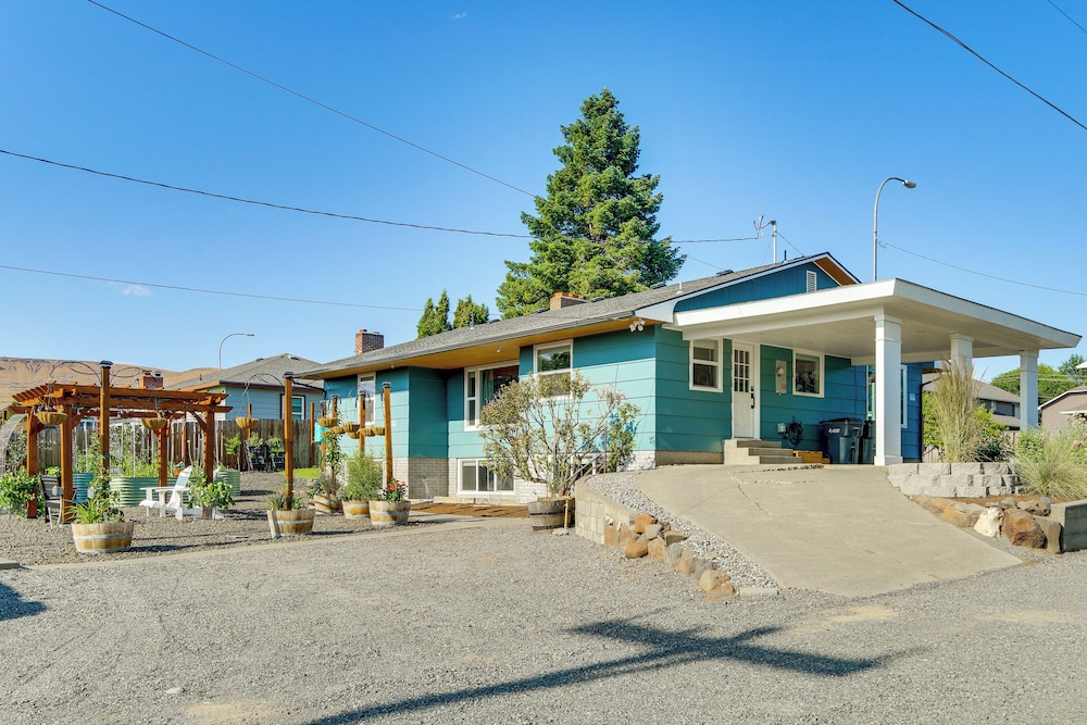 3 Mi to Dtwn: Family Home w/ Garden in Yakima