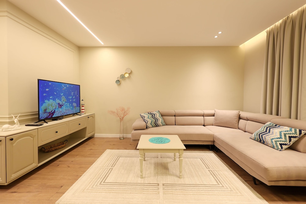 Grandstay Apartments 94