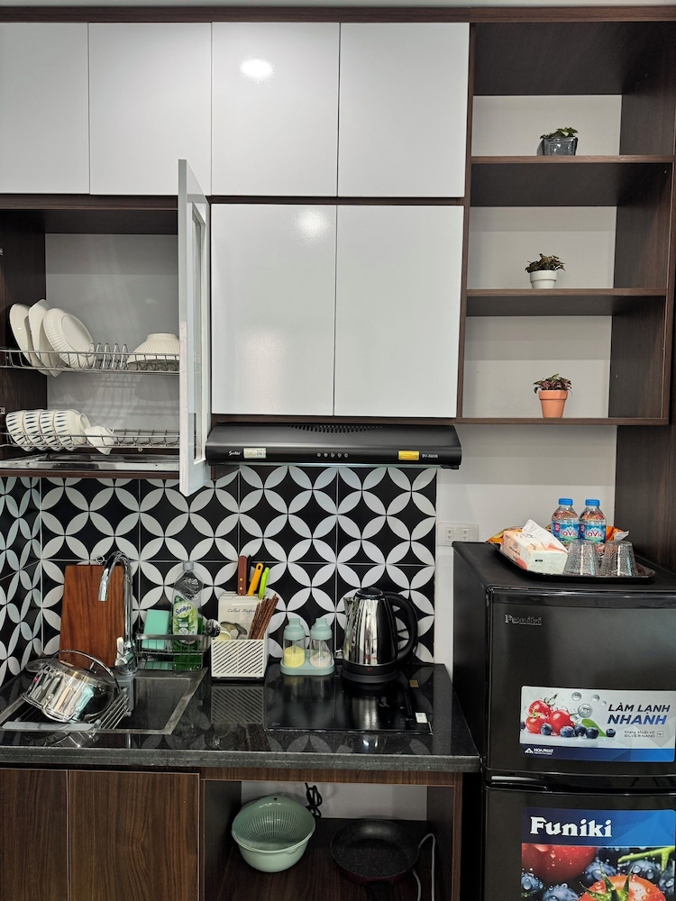Ly Apartment & Home