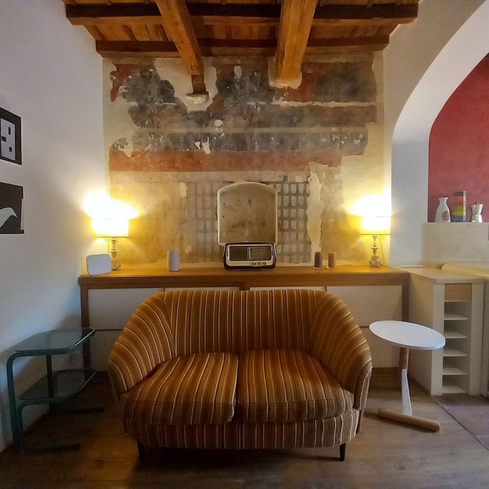 Pepi 64 in Firenze With 2 Bedrooms and 1 Bathrooms