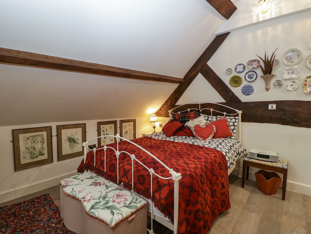 Hoarders Cottage