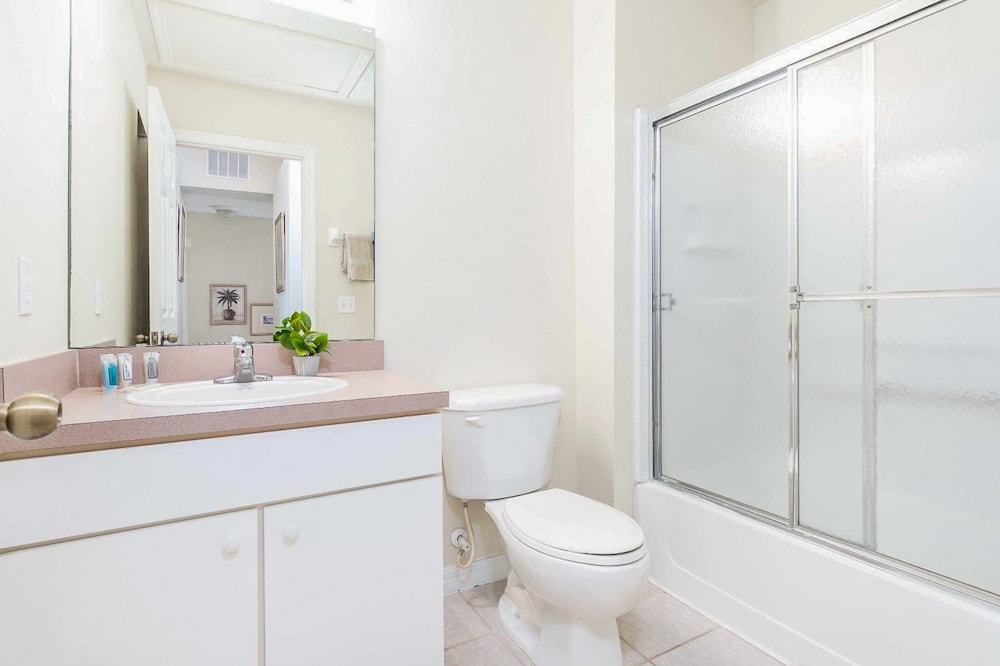 Stylish 3BR Townhouse 15 min to Disney Parks