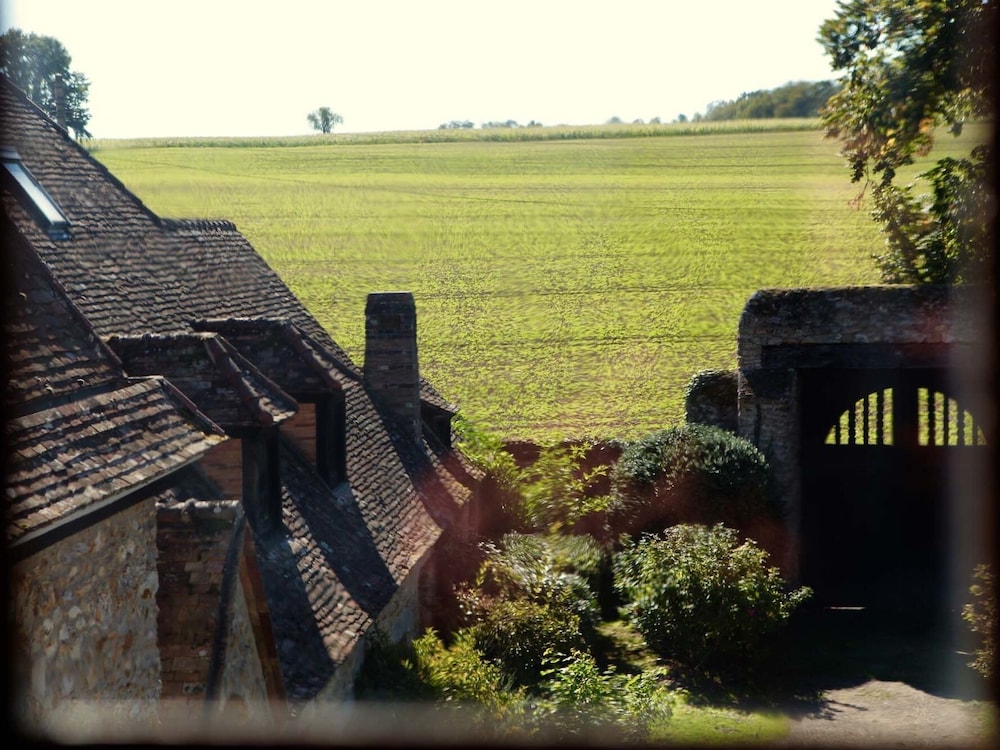 Le Logis D'arniere
